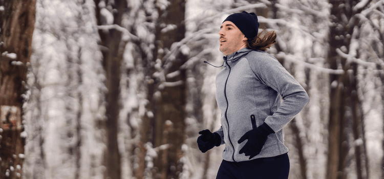 Futás télen öltözet szempontjából fontos a megfelelő rétegezés, valamint a végtagok védelme