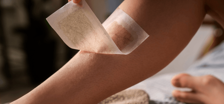 Gyanta vagy epilátor: Gyantacsík lehúzása