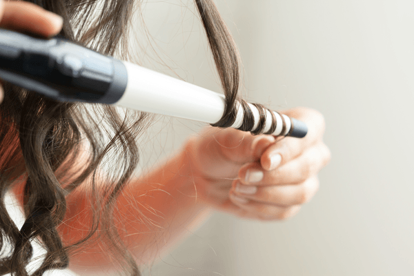 A hőkezelés nagyon roncsolja a hajat, ezzel megakadályozva a gyors hajnövesztést